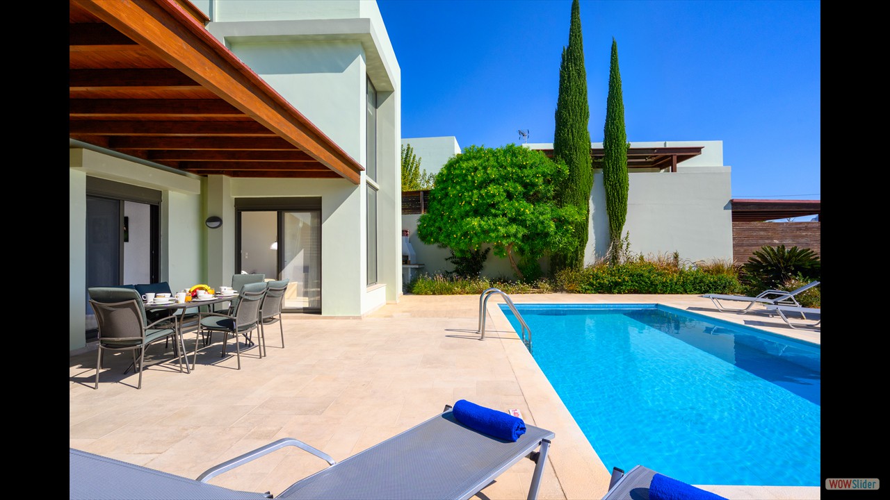 Gonos Villa D  terrace and pool