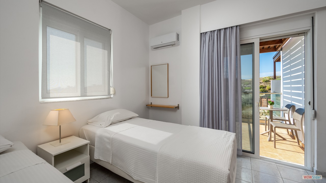 Gonos Villa E twin bedroom 